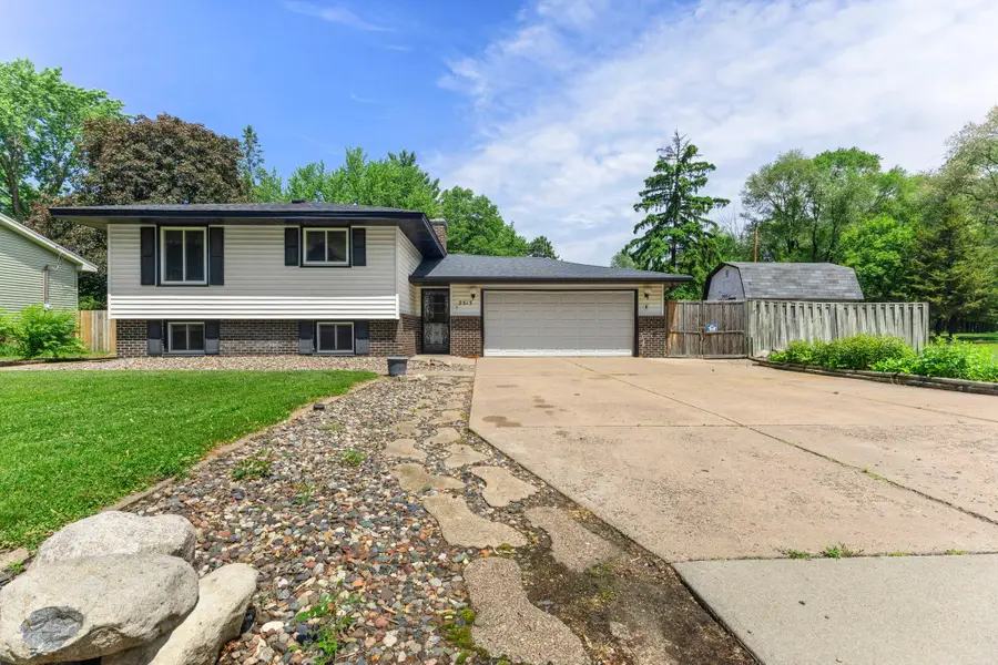 2515 Hillview Road, Saint Paul, MN 55112 - #2