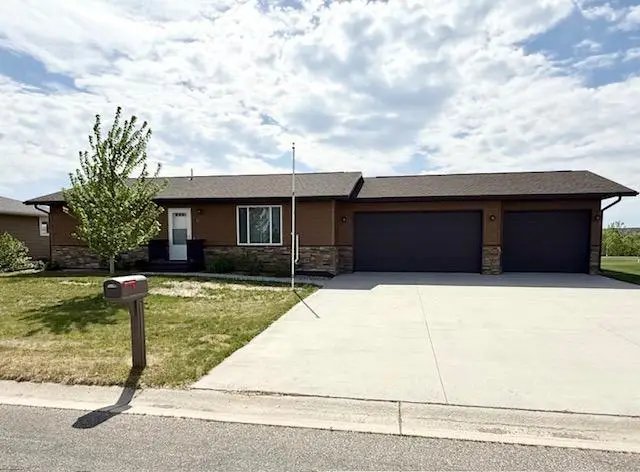 822 9th Avenue Sw, Perham, MN 56573 - #1