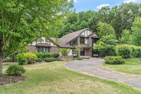1952 Safari Trail, Saint Paul, MN 55122