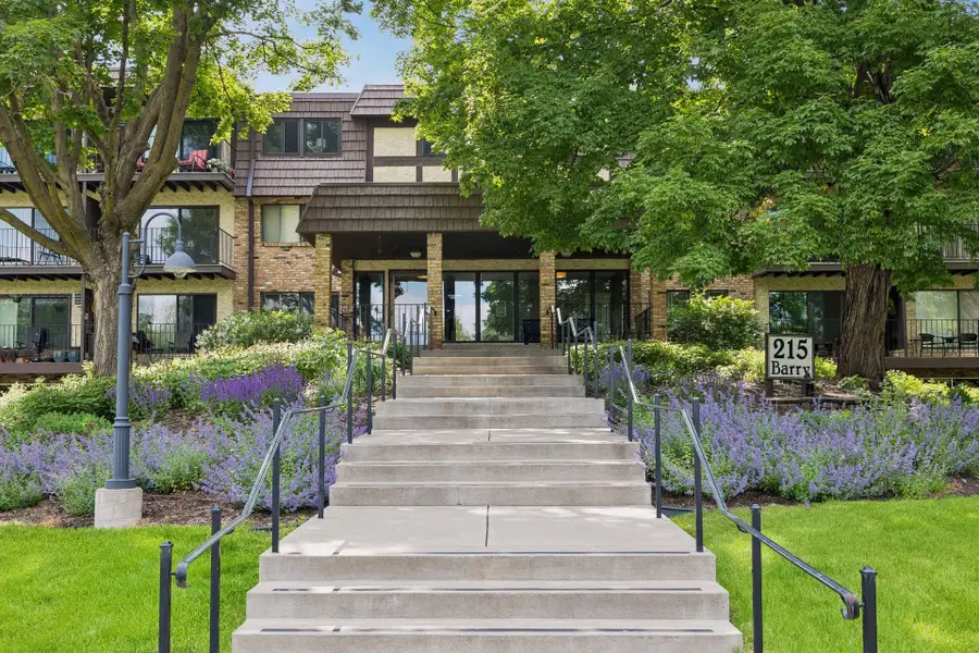 215 Barry Avenue S #218, Wayzata, MN 55391 - #2