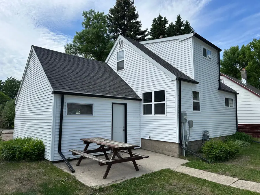 922 Tindolph Avenue S, Thief River Falls, MN 56701 - #2