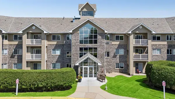1321 Lake Drive W #123, Chanhassen, MN 55317