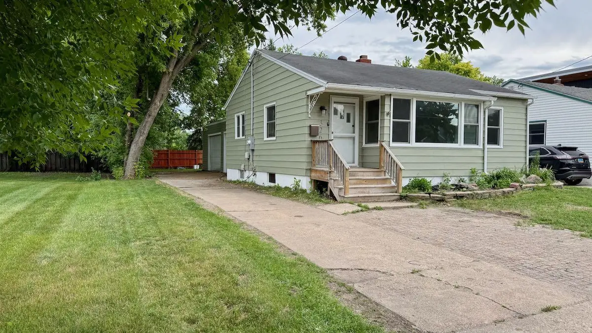 326 Elmwood Avenue S, Fargo, ND 58103 - #1