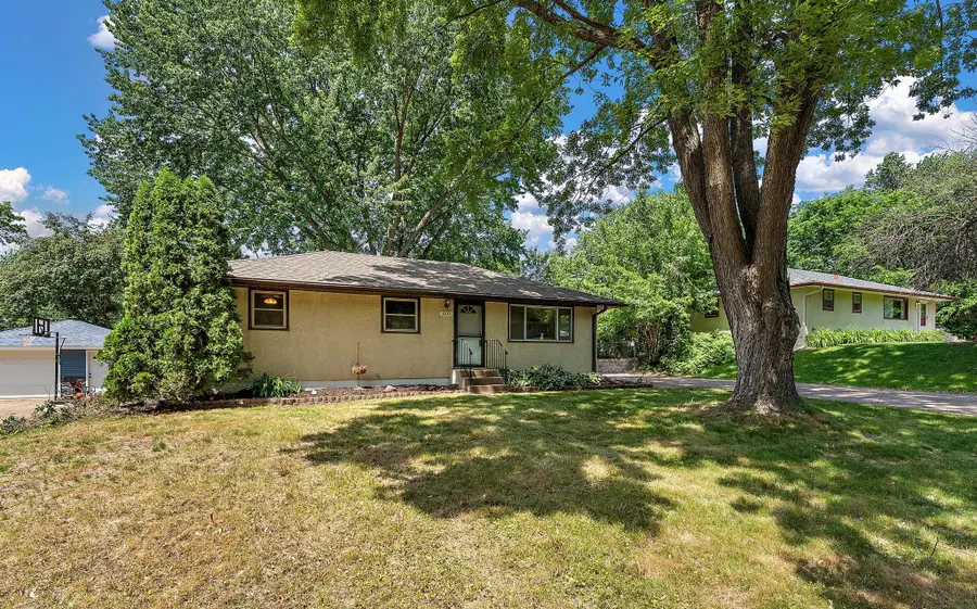 610 Grange Avenue N, Oakdale, MN 55128 - #3