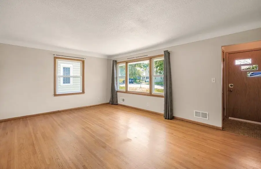 1140 Charlton Street, Saint Paul, MN 55118 - #3