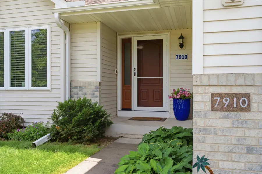 7910 Blackstone Avenue, Inver Grove Heights, MN 55076 - #2