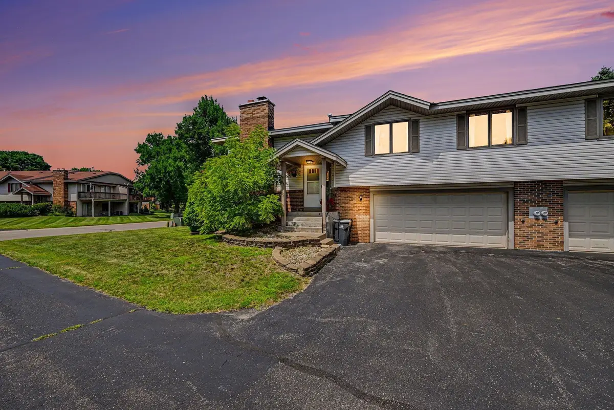 5654 Chatsworth Street N, Saint Paul, MN 55126 - #1