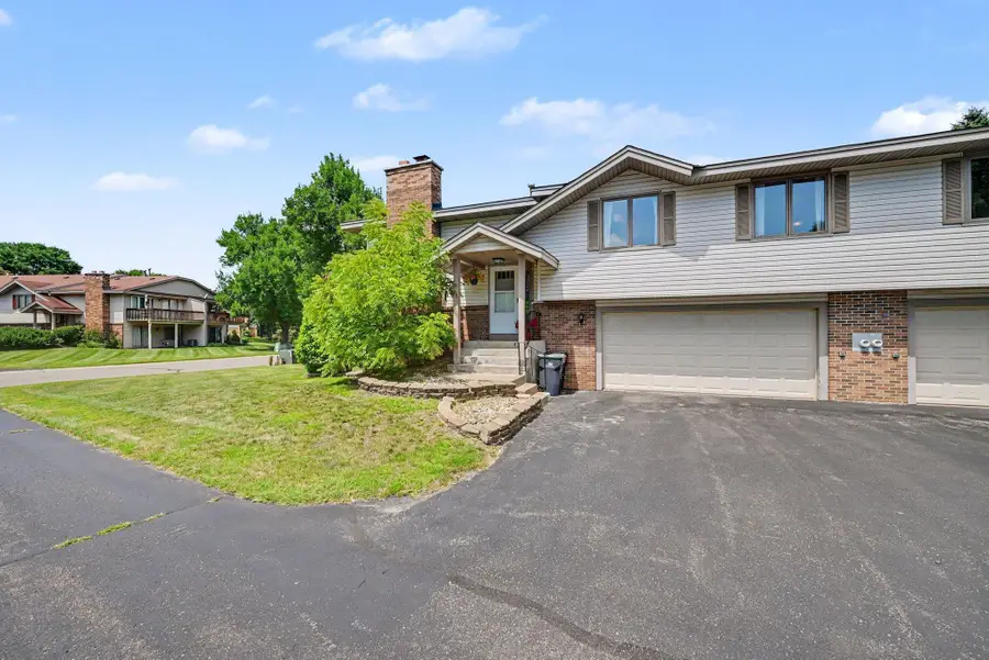 5654 Chatsworth Street N, Saint Paul, MN 55126 - #2