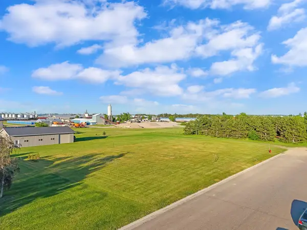 707 4th St Se, Perham, MN 56573
