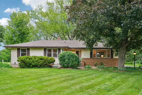 1866 Sterling Avenue N, Maplewood, MN 55109