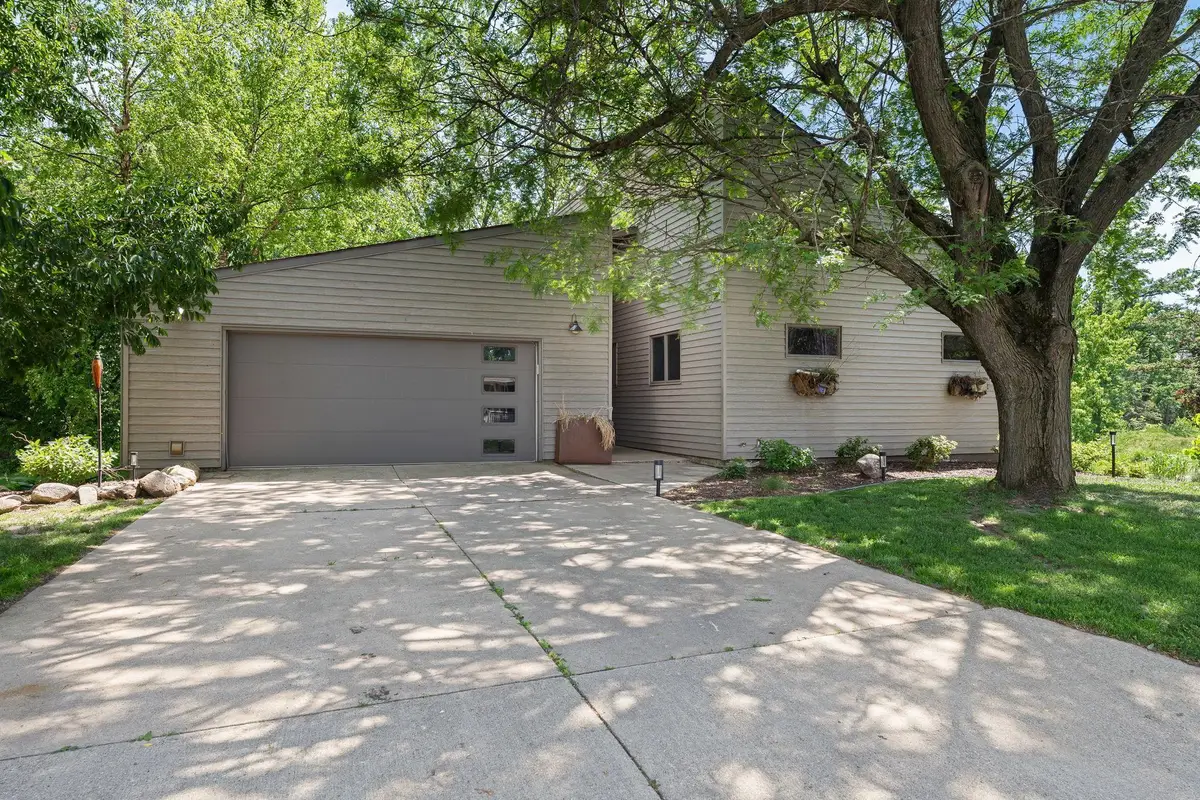 2006 11th Avenue Ne, Austin, MN 55912 - #1