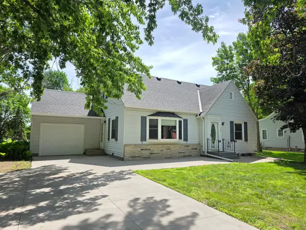 723 S 4th Street, Le Sueur, MN 56058