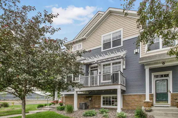 1691 Village Trail E #7, Maplewood, MN 55109