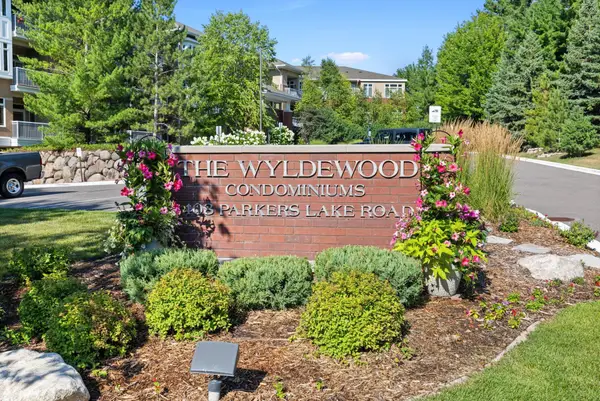 408 Parkers Lake Road #206, Wayzata, MN 55391