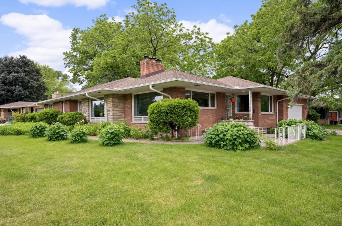 1495 County Road B2 W, Saint Paul, MN 55113 - #1