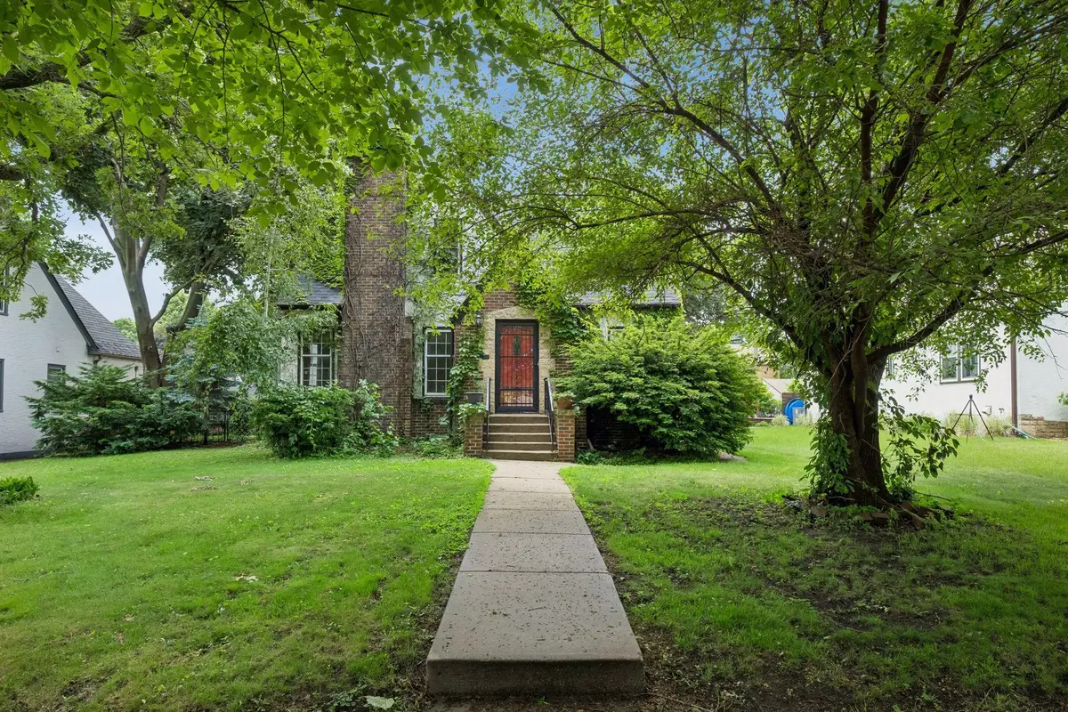 1390 Iowa Avenue W, Falcon Heights, MN 55108 - #1