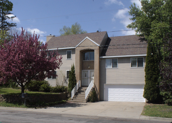 2339 Roselawn Avenue W, Saint Paul, MN 55113