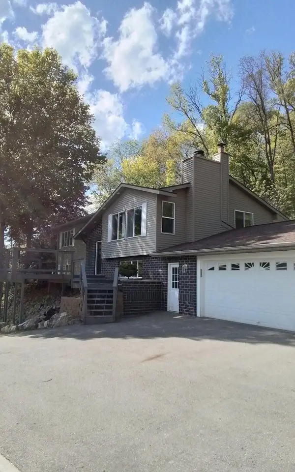 1596 Highwood Drive, La Crescent, MN 55947