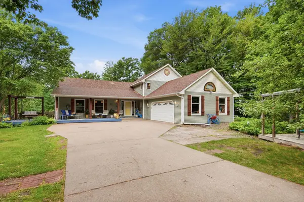 9439 Jewel Lane Court N, Forest Lake, MN 55025