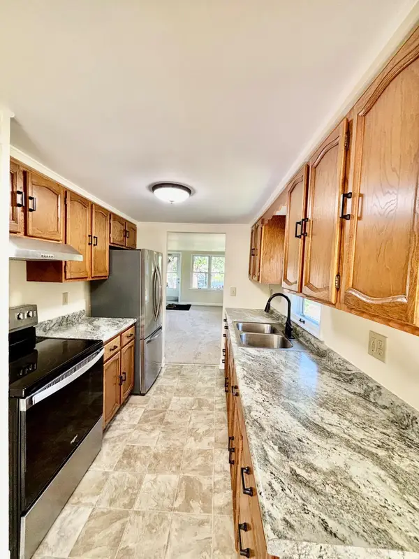 577 Glenbrook Avenue N, Saint Paul, MN 55128