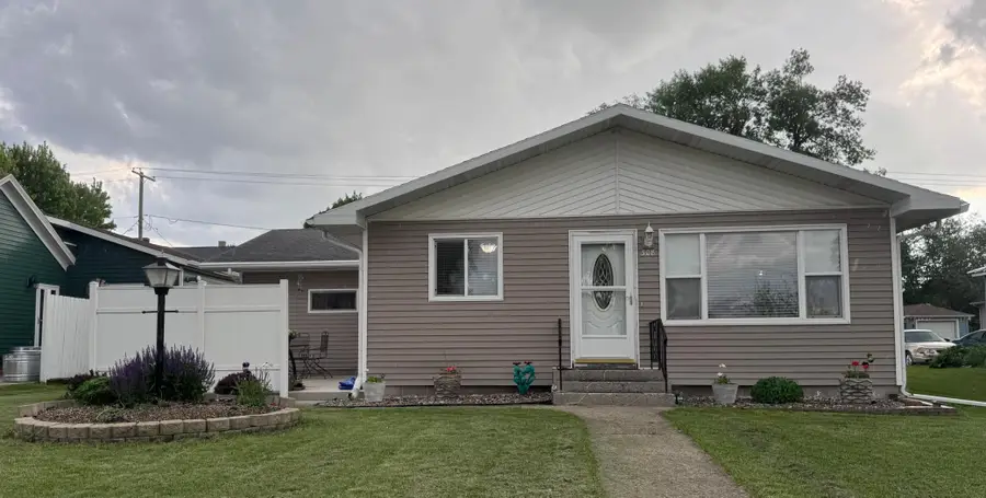 308 Oak Street, Lisbon, ND 58054 - #2