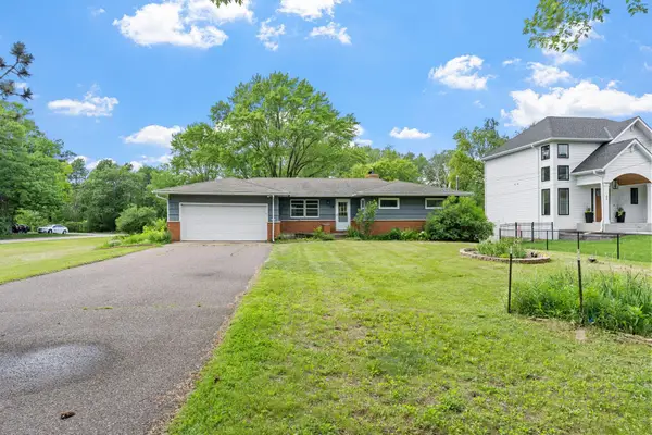 15 Pineview Lane N, Minneapolis, MN 55441