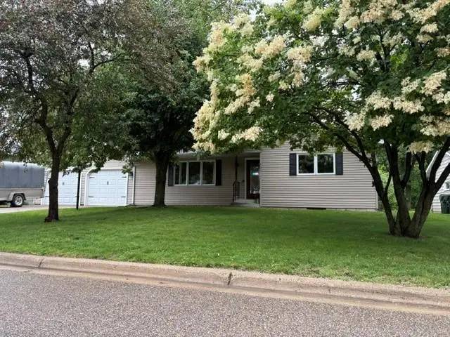 465 Kouwe Street Nw, Hutchinson, MN 55350 - #1