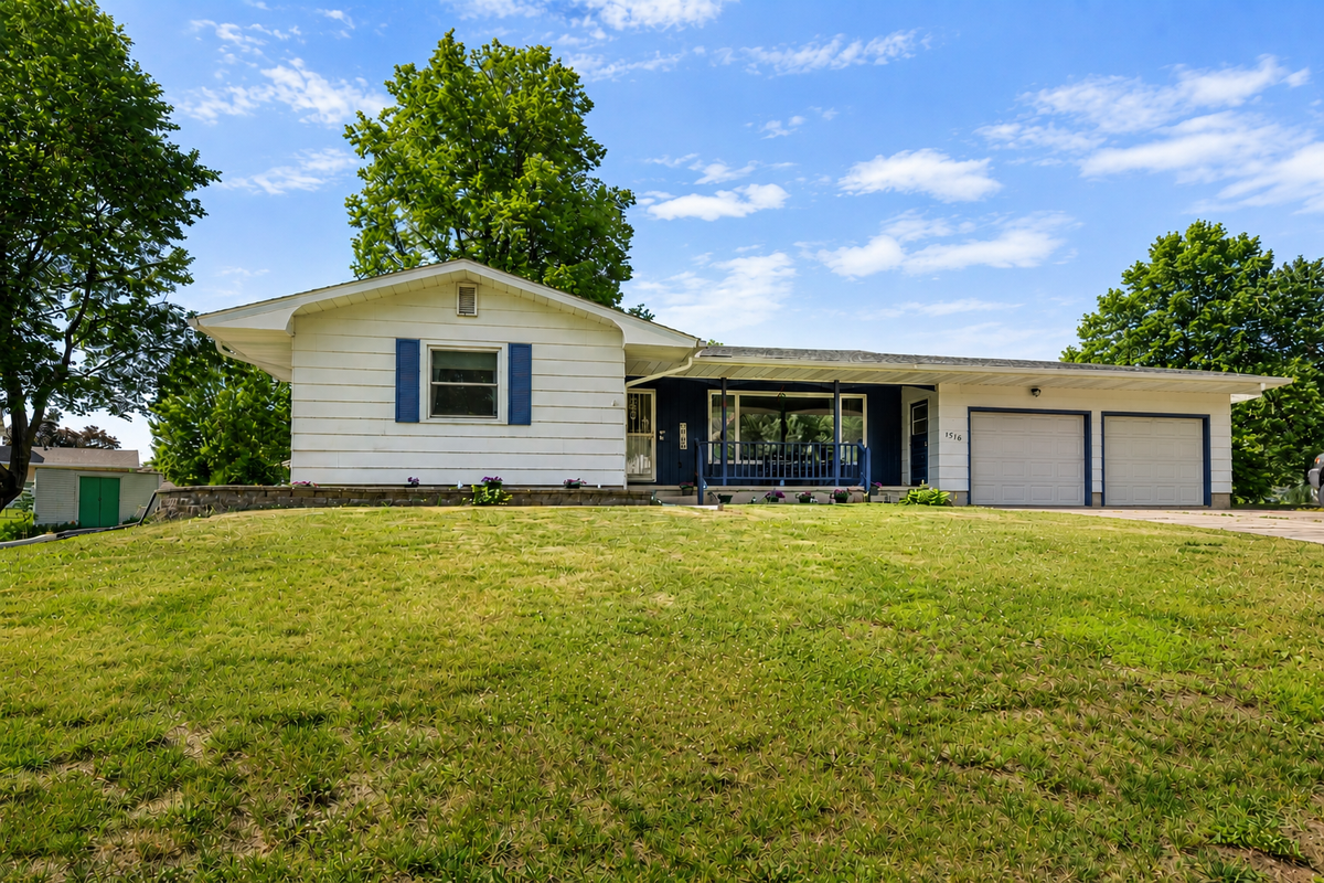 1516 Wellington Crescent, Faribault, MN 55021 - #1