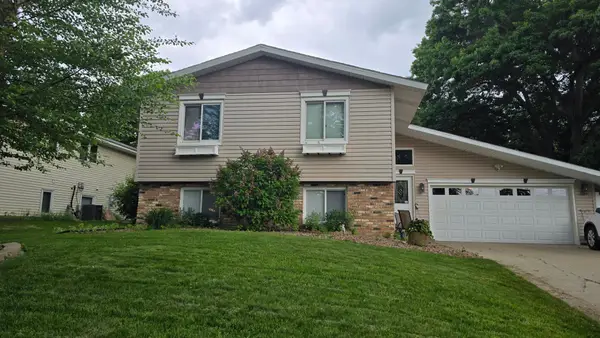 1794 17th Avenue Nw, Saint Paul, MN 55112