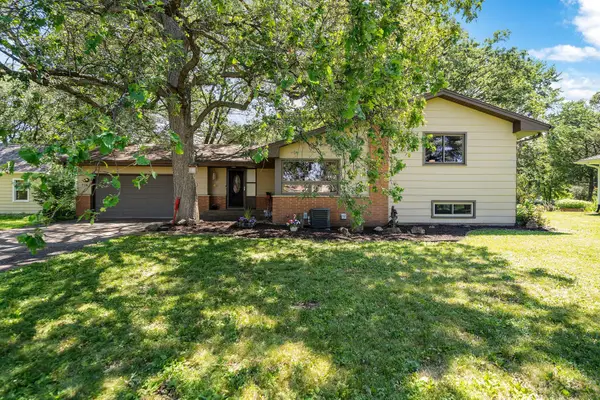 7703 49th Avenue N, Minneapolis, MN 55428
