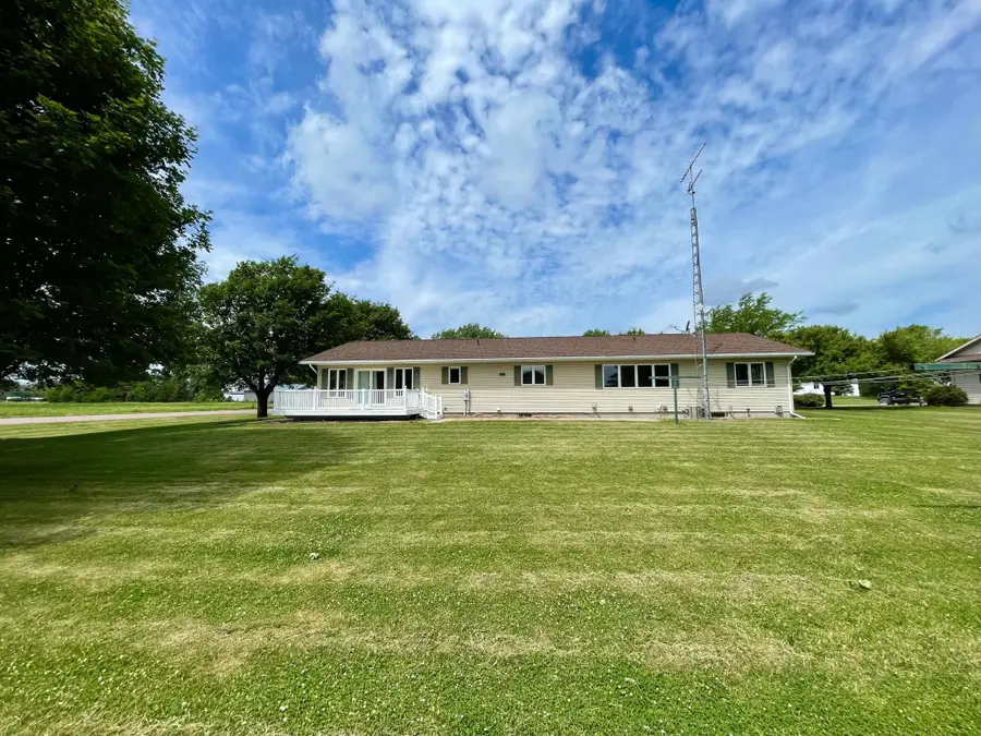 212 Eastern Avenue S, Comfrey, MN 56019 - #2