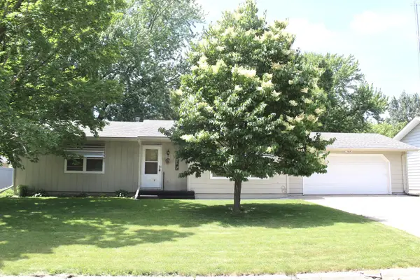 611 Grand Avenue Nw, Silver Lake, MN 55381