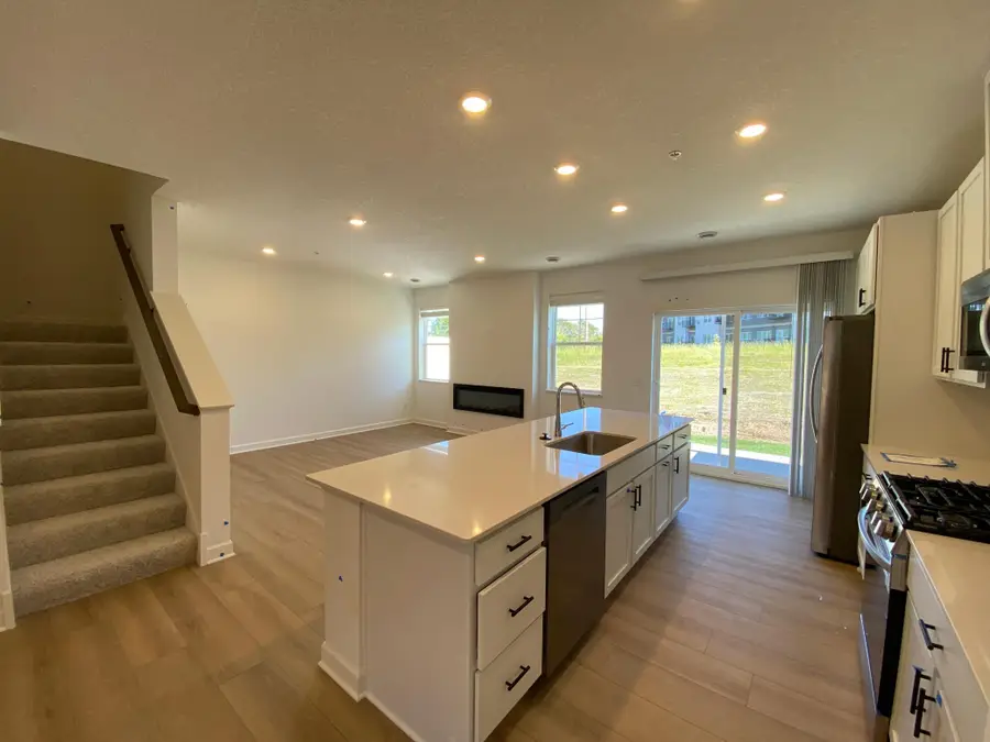 4022 Hayward Avenue N, Oakdale, MN 55128 - #2