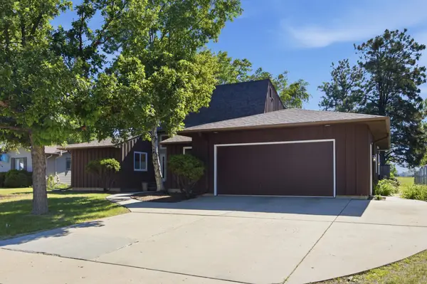 2504 18th Street S, Moorhead, MN 56560