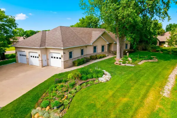 1146 Pleasure Drive W, Litchfield, MN 55355