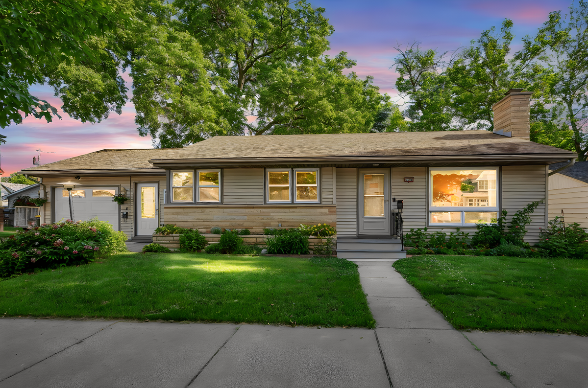 506 W Wheeler Avenue, Mankato, MN 56003 - #1