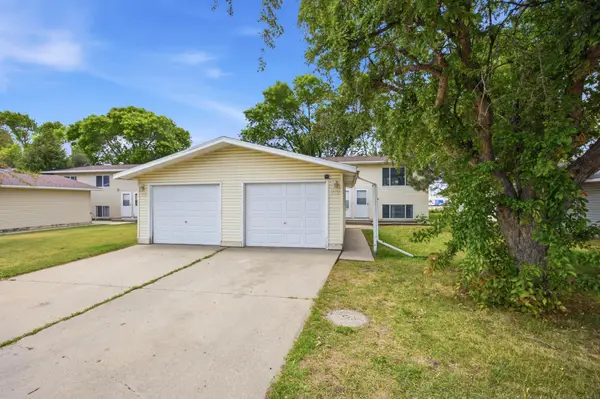 910-912 32nd Street N, Fargo, ND 58102