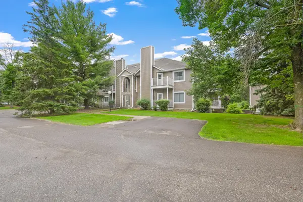 742 County Road F W #B, Shoreview, MN 55126