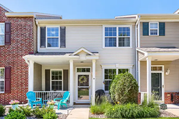 11041 Fergus Street Ne #B, Blaine, MN 55449