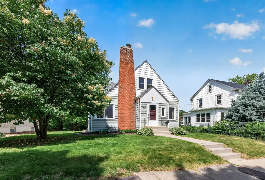 1051 Ottawa Avenue, West Saint Paul, MN 55118 - #2