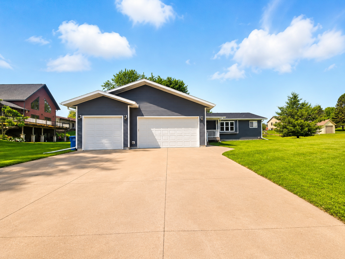 207 2nd Avenue Nw, Altura, MN 55910 - #1