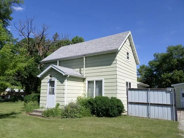 201 Greenwood Street E, Thief River Falls, MN 56701 - #1