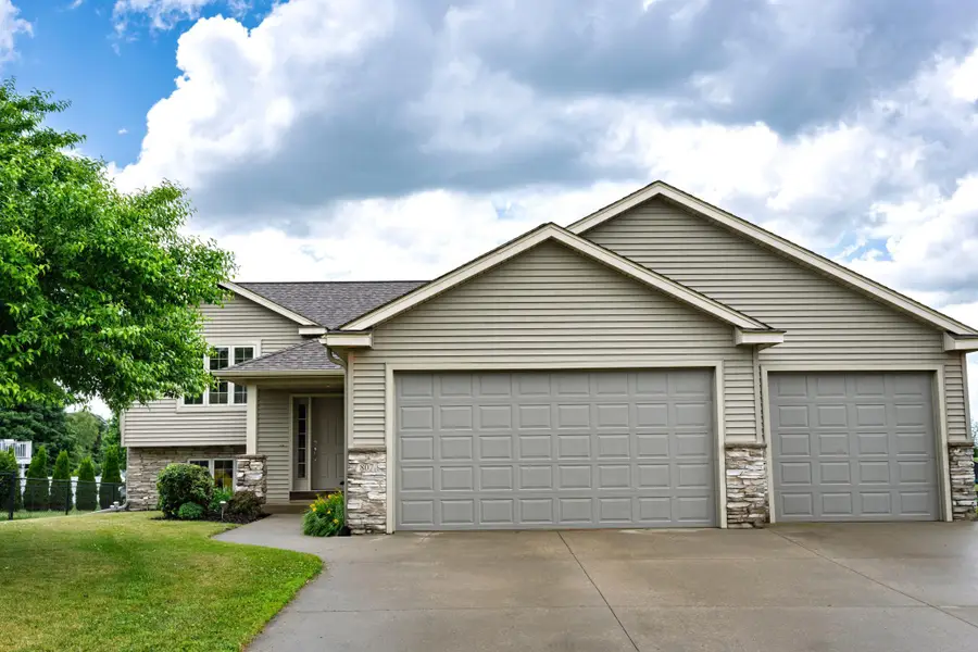 807 23rd St Circle Ne, Kasson, MN 55944 - #3