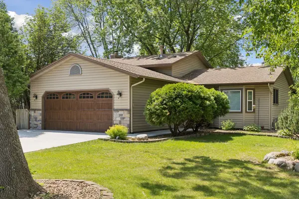 9791 Ives Lane N, Osseo, MN 55369