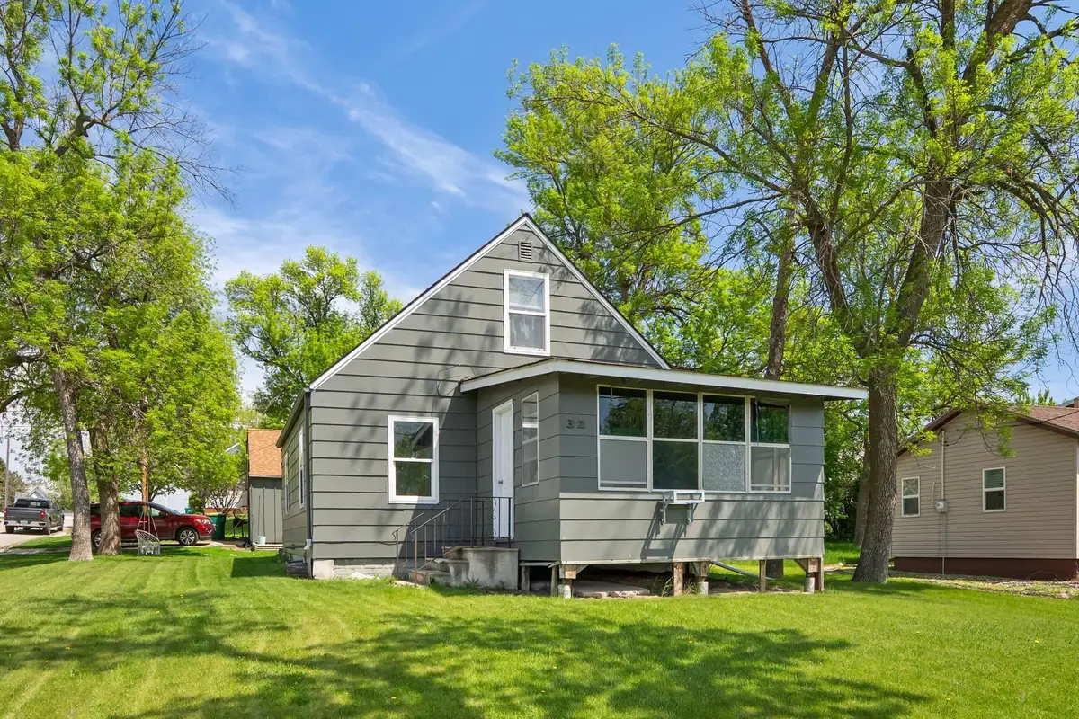 32 2nd Avenue Nw, Mayville, ND 58257 - #1