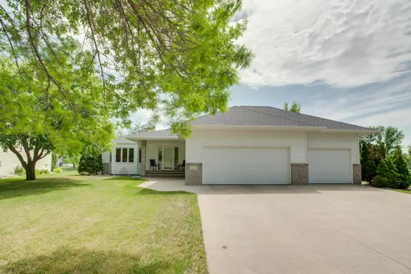 463 42nd Avenue S, Moorhead, MN 56560