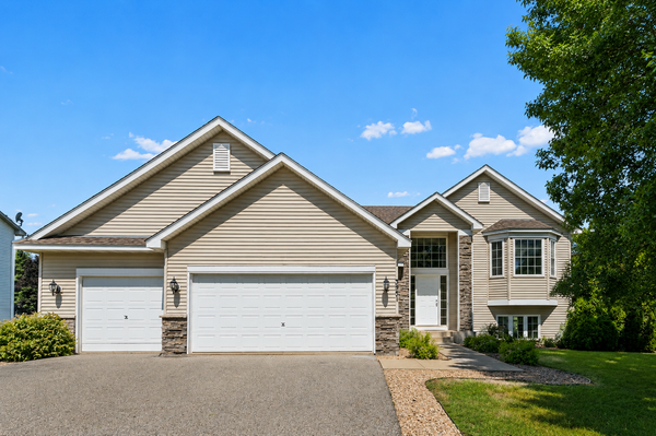 3951 Landings Drive, Saint Bonifacius, MN 55375