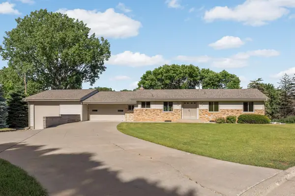 112 Mayo Drive, Burnsville, MN 55337