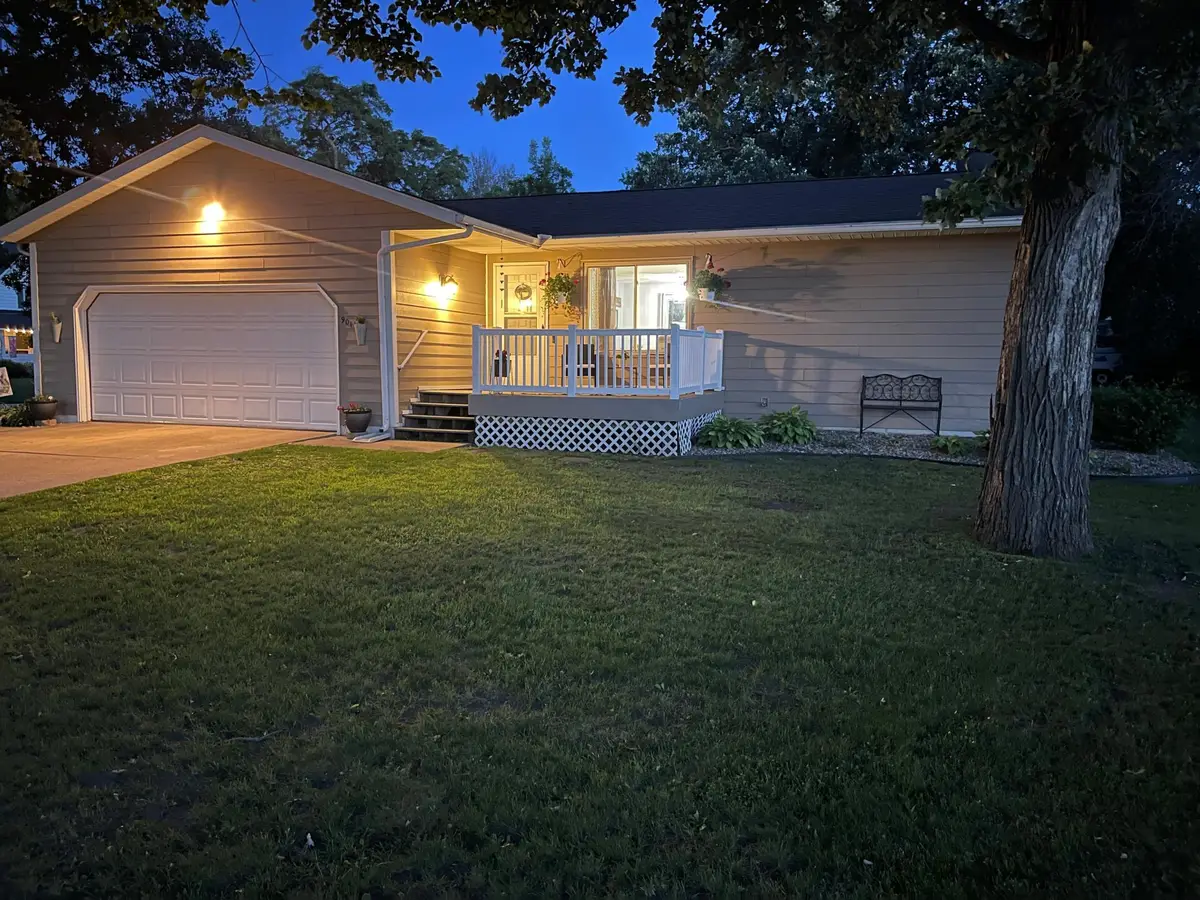 901 22nd Avenue Sw, Austin, MN 55912 - #1