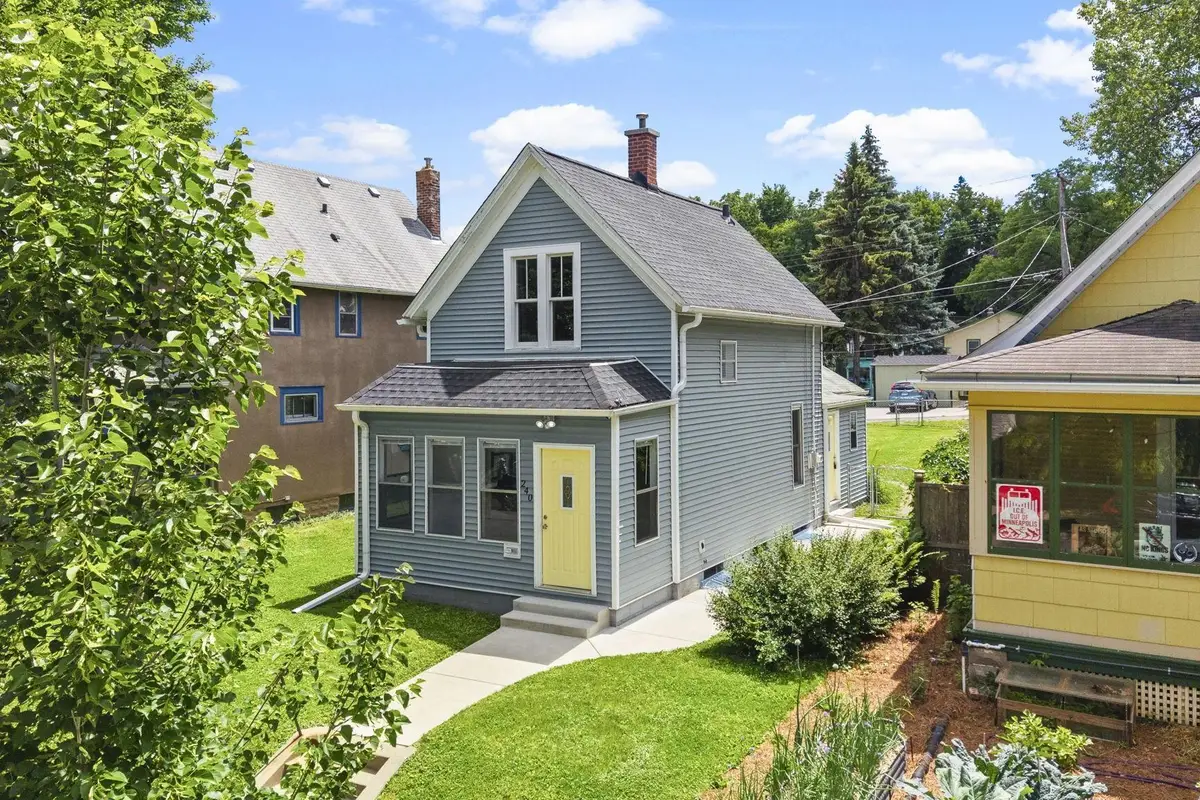 240 Sidney Street E, Saint Paul, MN 55107 - #1